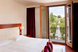 Al Tezzon Hotel - Accessibility Features
