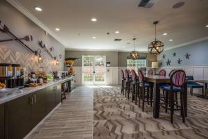 Aristocrat Hotel, BW Signature Collection - Exploring the Surrounding Area
