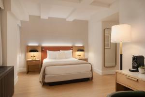 Aura Hotel Times Square Newly Renovated - Check-in and Check-out Details