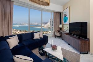 Avani Plus Palm View Dubai Hotel & Suites - Nearby Attractions and Transportation