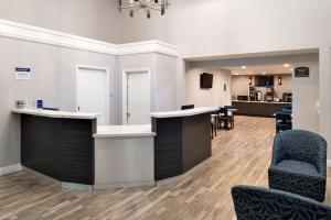 Best Western Kettleman City Inn & Suites - Checking In and Out