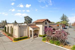 Best Western Petaluma Inn - Languages and Accessibility