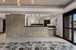 Best Western Plus Manhattan Beach Hotel - Policies and Information