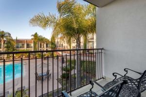 Best Western Plus Royal Oak Hotel - Nearby Attractions