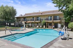 Best Western Plus Sonora Oaks Hotel and Conference Center - Policies and Restrictions