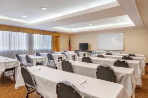 Best Western Plus West Covina Inn - Dining and Breakfast Options