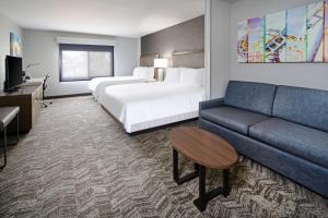 Best Western Valencia/Six Flags Inn & Suites - Hearty Breakfast Offerings