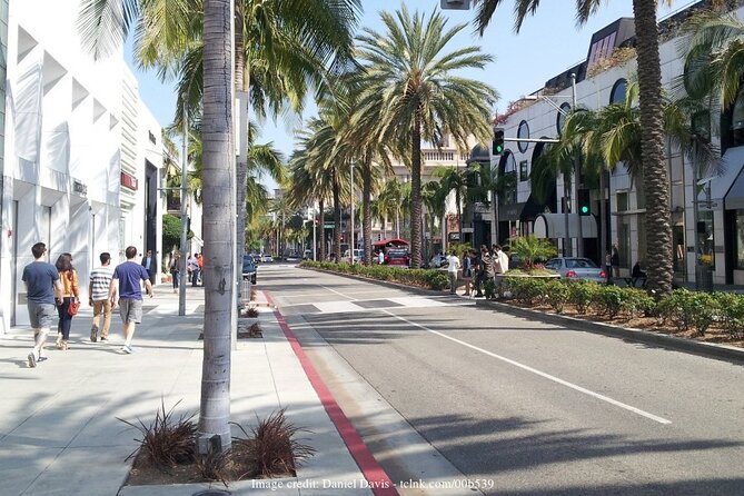 Beverly Hills & Rodeo Drive: Private 2-hour Walking Tour - What to Expect During the Tour
