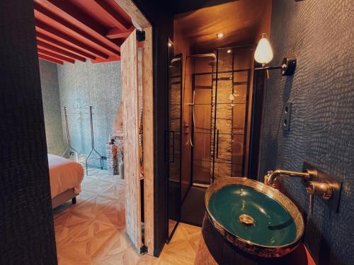 Boutique Hotel Bajoene - Transportation and Accessibility