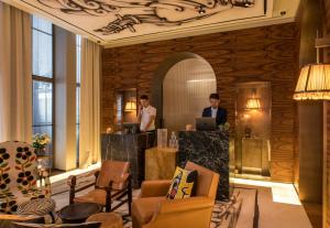 Brach Paris - Evok Collection - Guest Services