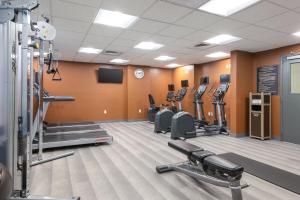 Candlewood Suites Anaheim - Resort Area, an IHG Hotel - Check-In and Check-Out