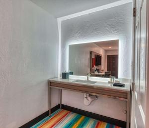 Casa Via Mar Inn, Ascend Hotel Collection - Booking and Reservation Details