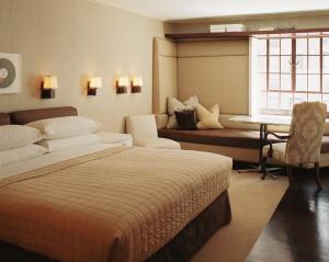 City Club Hotel - Dining and Room Service