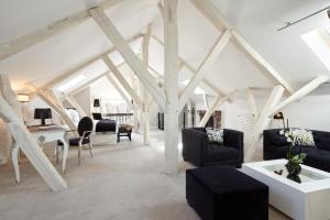 Clarance Hotel Lille - Location and Accessibility