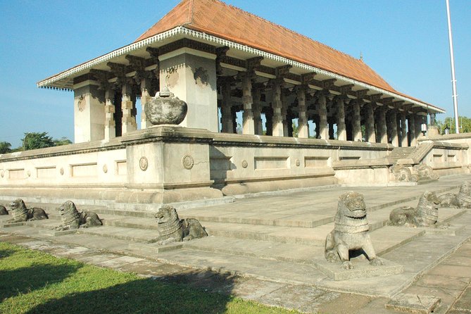 Colombo City Tour - Explore the Old Parliament Building
