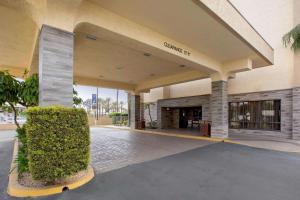 Comfort Inn Anaheim Resort - Policies and Information