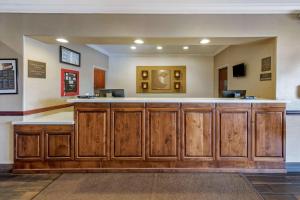 Comfort Suites Near Six Flags Magic Mountain - Comfortable and Spacious Suites