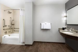 Courtyard by Marriott Los Angeles Woodland Hills - Guest Feedback
