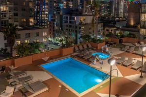 DoubleTree by Hilton San Diego Downtown - Dining and Culinary Offerings