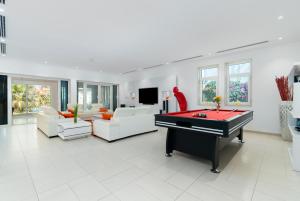 Dubai Marina Villa up 20 Guest Huge Private Pool - Children and Pet Policies