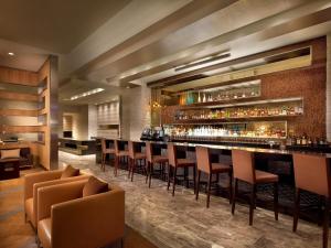 EB Hotel Miami Airport - Dining at Miranda Restaurant