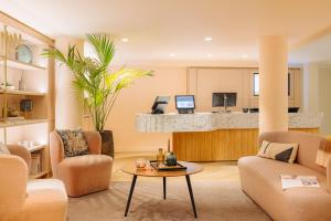 Eden Hotel Amsterdam - Nearby Landmarks and Business Facilities