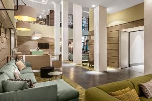 Element Amsterdam - Location and Transportation