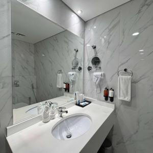 Emirates Grand Hotel - Policies and Check-in/Check-out