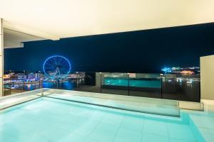 FIVE LUXE - Booking and Discounts