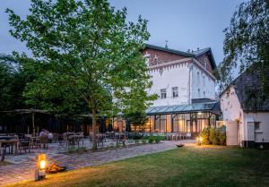 Fletcher Hotel Château De Raay - Policies and Logistics