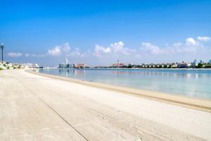 Frond D, Beach Front Villa, Palm Jumeirah - Mint Stay - Convenient Location Advantages