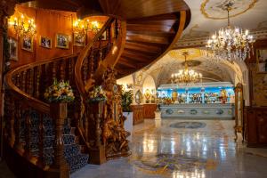 Grand Hotel La Sonrisa - Nearby Attractions