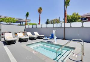 Hampton Inn by Hilton Irvine Spectrum Lake Forest - Policies and Regulations