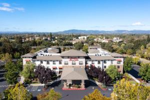Hampton Inn & Suites Windsor-Sonoma Wine Country - Policies and Additional Details