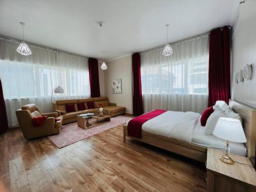 Hidden Gem In The Heart Of Dubai Marina - Proximity to Beaches and Activities