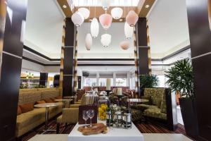 Hilton Garden Inn San Mateo - Check-in and Check-out