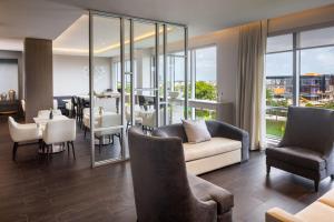 Hilton Miami Aventura - Room Accommodations