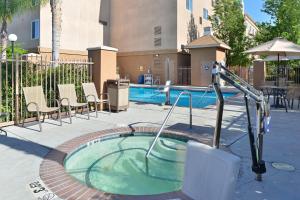 Holiday Inn Express Fresno River Park Highway 41, an IHG Hotel - Dining Options