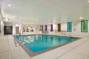 Holiday Inn Express Hotel & Suites - Paso Robles, an IHG Hotel - Business and Travel Services
