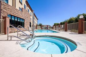 Holiday Inn Express & Suites Clovis Fresno Area, an IHG Hotel - Group Reservations and Payment