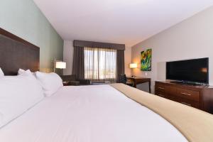 Holiday Inn Express & Suites Indio - Coachella Valley, an IHG Hotel - Room Features