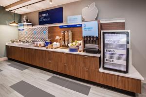 Holiday Inn Express Yreka-Shasta Area, an IHG Hotel - Check-in and Check-out