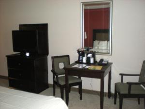 Holiday Inn & Suites Bakersfield, an IHG Hotel - Guest Feedback and Reviews