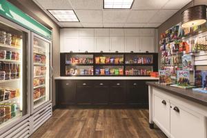 Homewood Suites by Hilton La Quinta - Accommodating Children and Pets