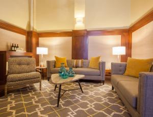 Hotel 32One - Convenient Location