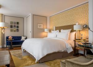 Hotel De Crillon - Accessibility and Transportation
