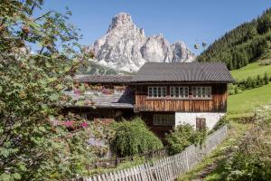 Hotel La Perla: The Leading Hotels of the World - Policies and Regulations