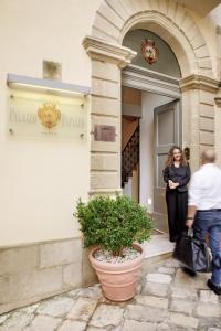 Hotel Palazzo Papaleo - Location and Nearby Attractions