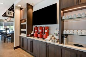 Hyatt Place Fresno - Nearby Attractions