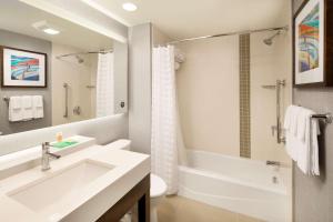 Hyatt Place Santa Cruz - Accessibility and Policies